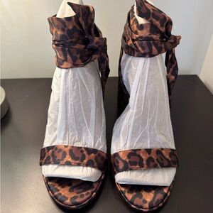 Jessica Simpson Cadith